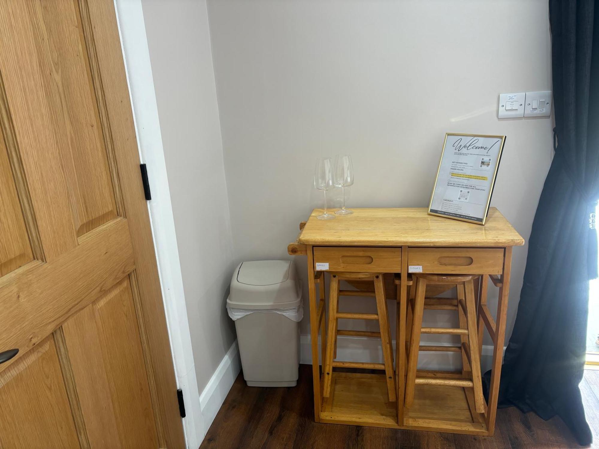 Butlersbridge Private Detached Small Bedroom And Bathroom Only- This Is Not An Apartment מראה חיצוני תמונה
