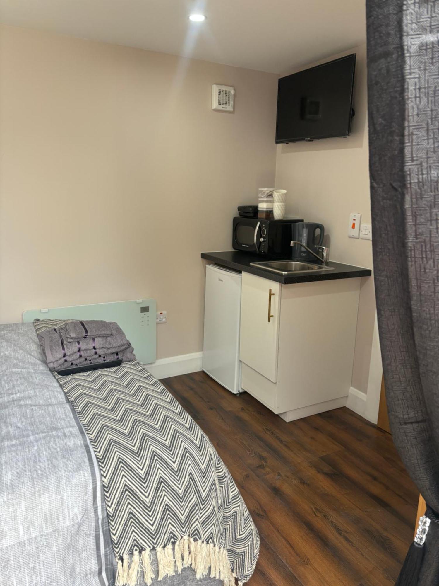 Butlersbridge Private Detached Small Bedroom And Bathroom Only- This Is Not An Apartment מראה חיצוני תמונה